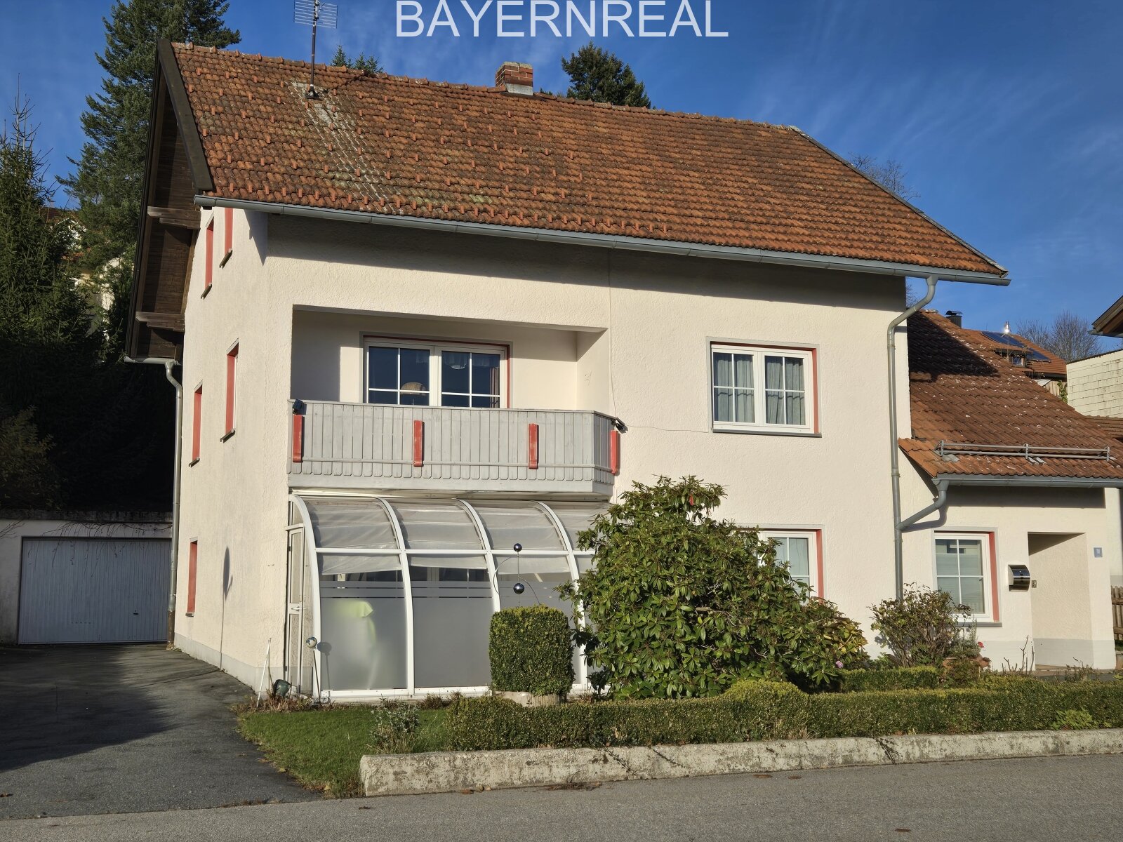 Charmantes Ein-/Zweifamilienhaus mit Potenzial in traumhafter Aussichtslage im Bayerischen Wald